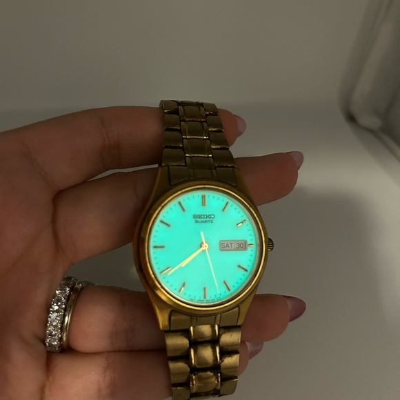 Vintage Seiko Quartz Light In Dark Men’s Gold Tone Date Day Watch #577